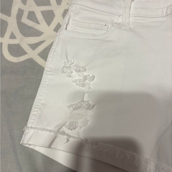 Hollister White High-Rise Ripped Jean Shorts - Picture 2 of 7